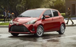 Toyota Yaris LE 2017 года